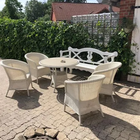 Grosszuegiges Reetdachhaus An Der Nordsee Langenhorn