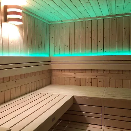 Grosszuegiges Reetdachhaus An Der Nordsee Holiday home Langenhorn