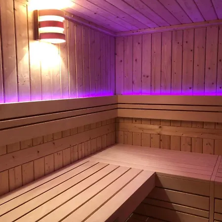 Holiday home Grosszuegiges Reetdachhaus An Der Nordsee