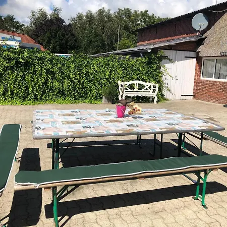 Grosszuegiges Reetdachhaus An Der Nordsee