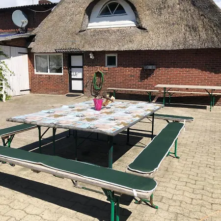 Grosszuegiges Reetdachhaus An Der Nordsee Langenhorn